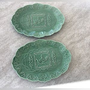 COPY - BORDALLO PINHEIRO two ceramic rooster trays corn edging  color green 16"…